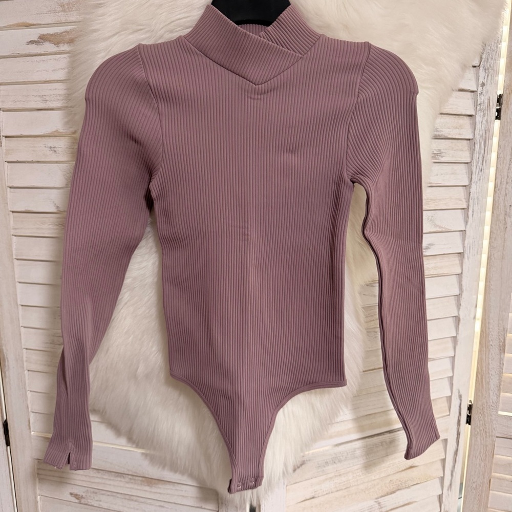 Ribbed Mock-Neck Long-Sleeve Bodysuit in Dusty Mauve